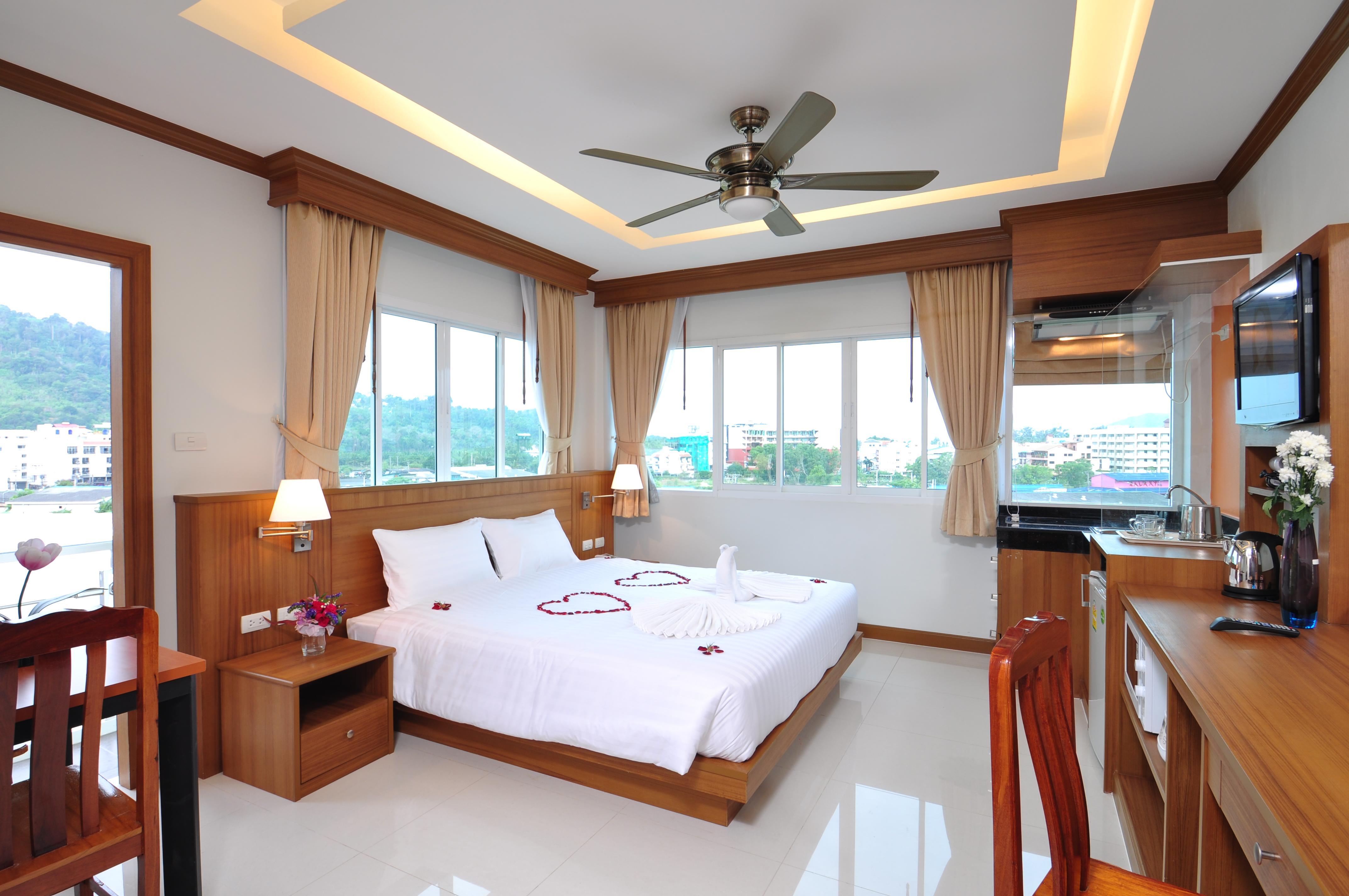 Green Harbor Hotel & Service Apartment Patong Bagian luar foto