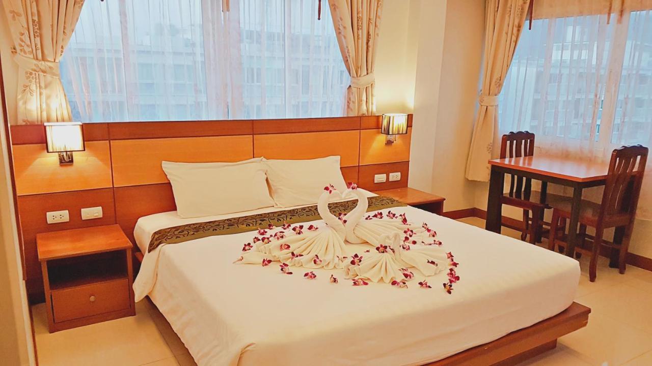 Green Harbor Hotel & Service Apartment Patong Bagian luar foto