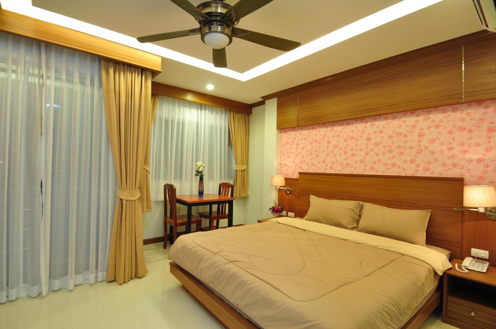 Green Harbor Hotel & Service Apartment Patong Bagian luar foto