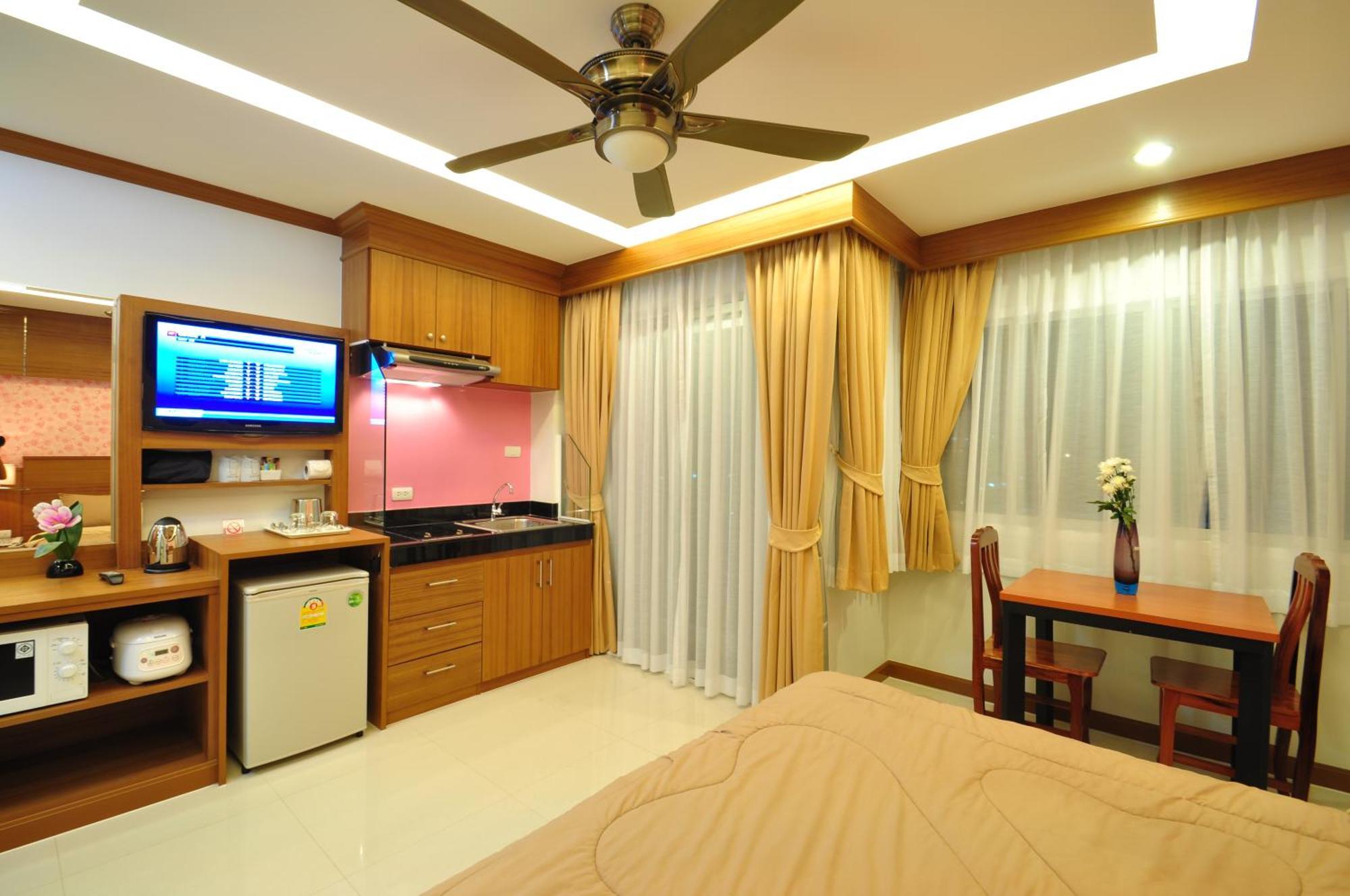 Green Harbor Hotel & Service Apartment Patong Bagian luar foto