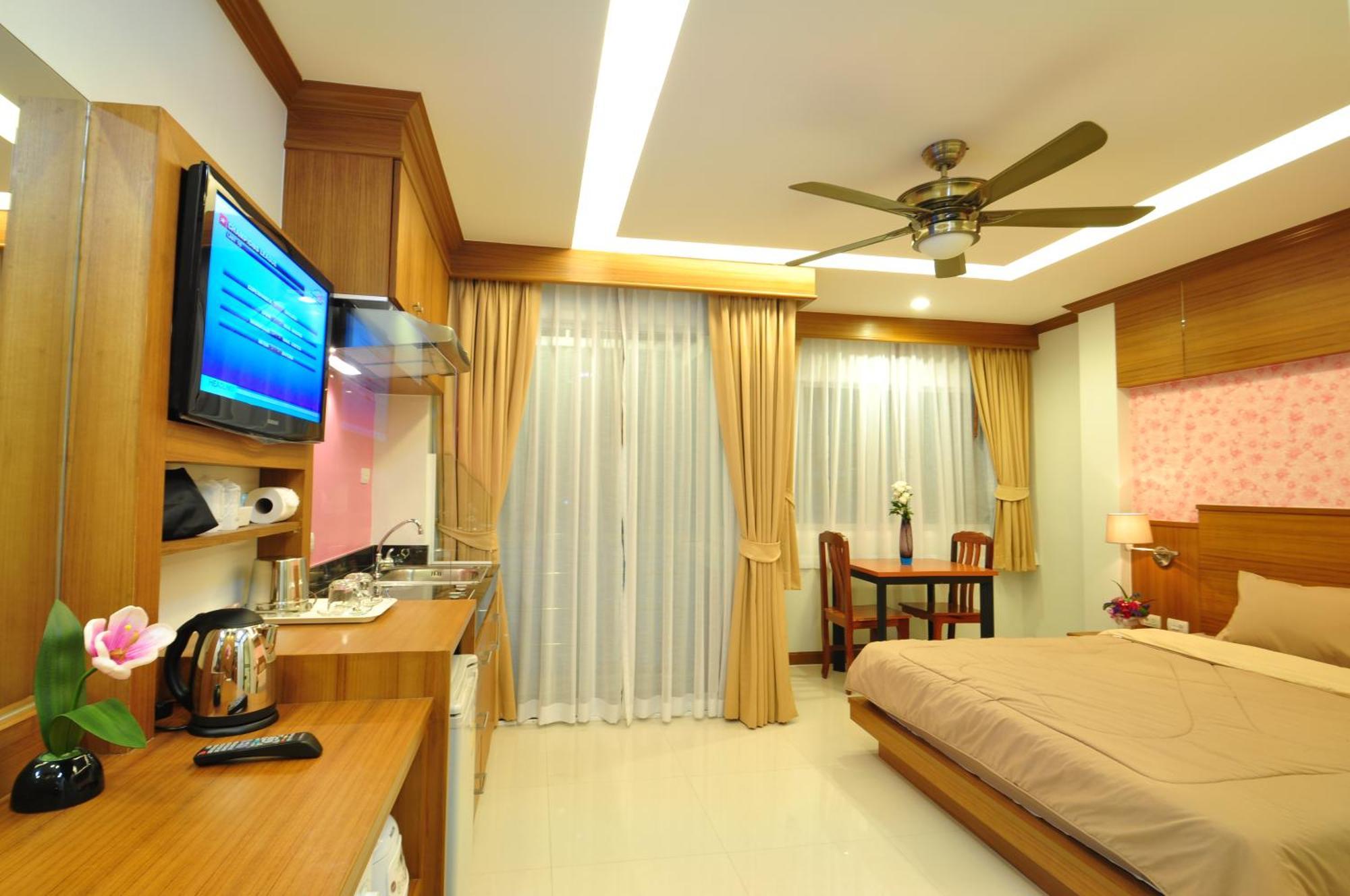 Green Harbor Hotel & Service Apartment Patong Bagian luar foto