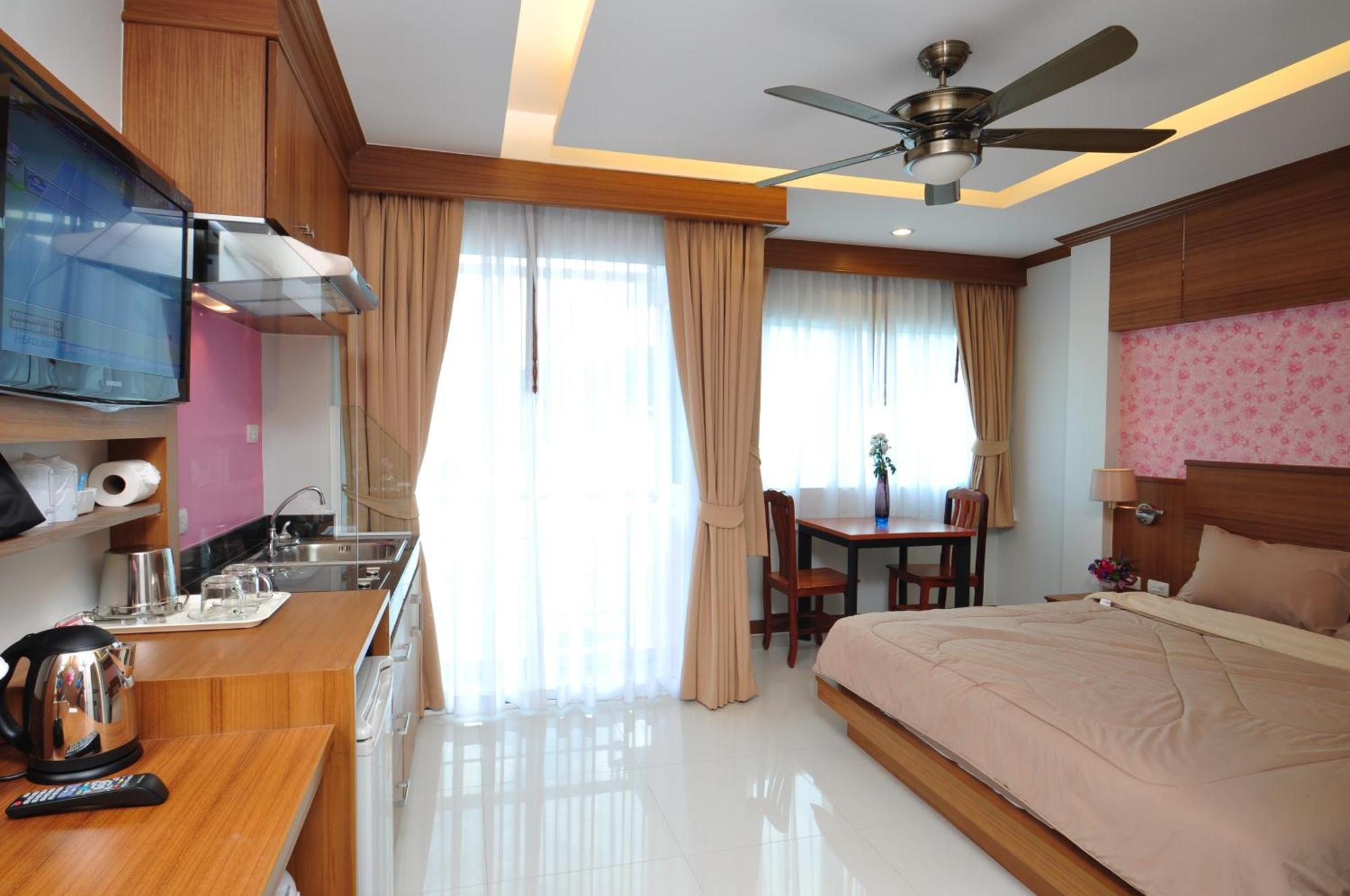 Green Harbor Hotel & Service Apartment Patong Bagian luar foto