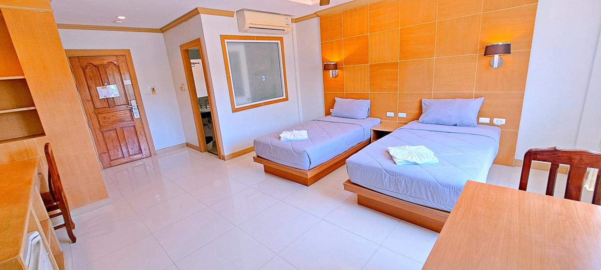 Green Harbor Hotel & Service Apartment Patong Bagian luar foto