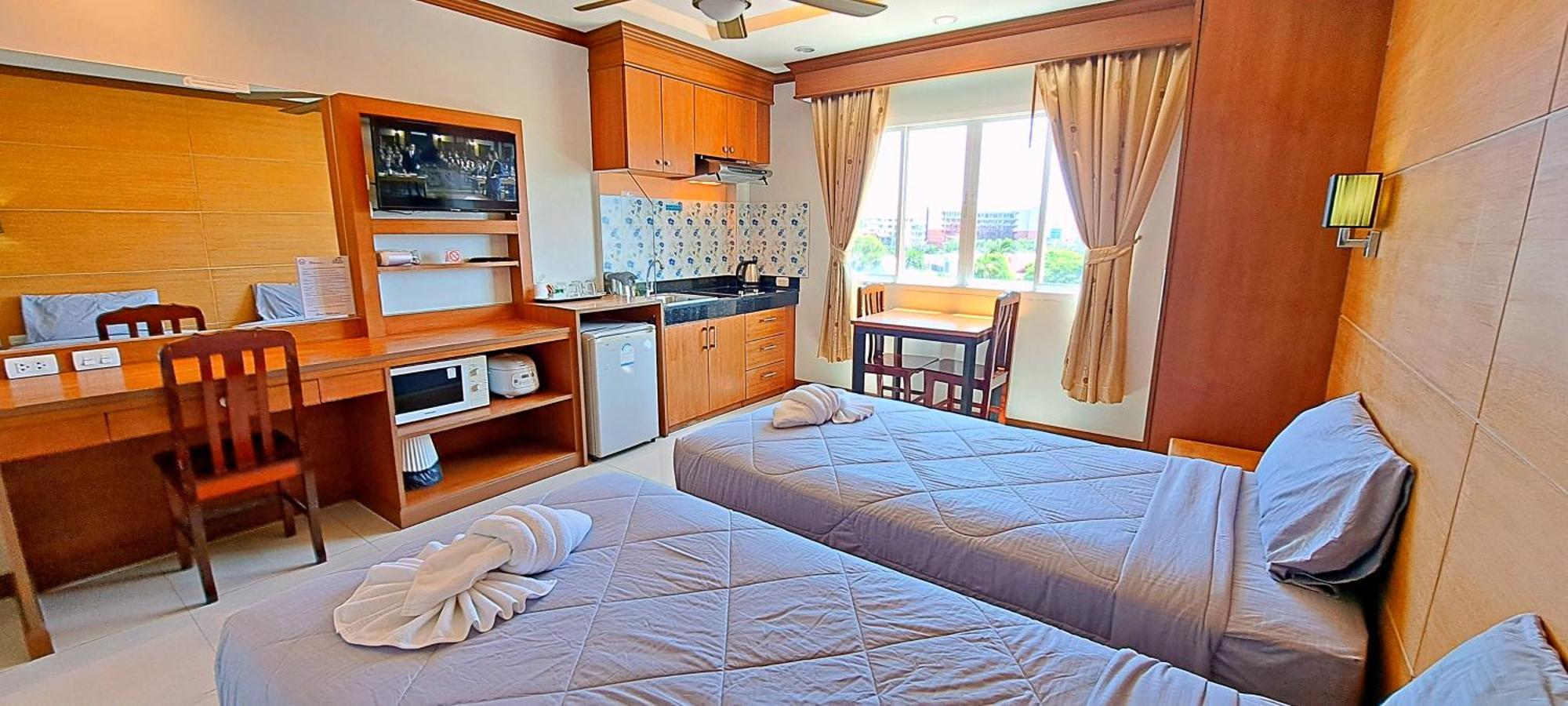 Green Harbor Hotel & Service Apartment Patong Bagian luar foto