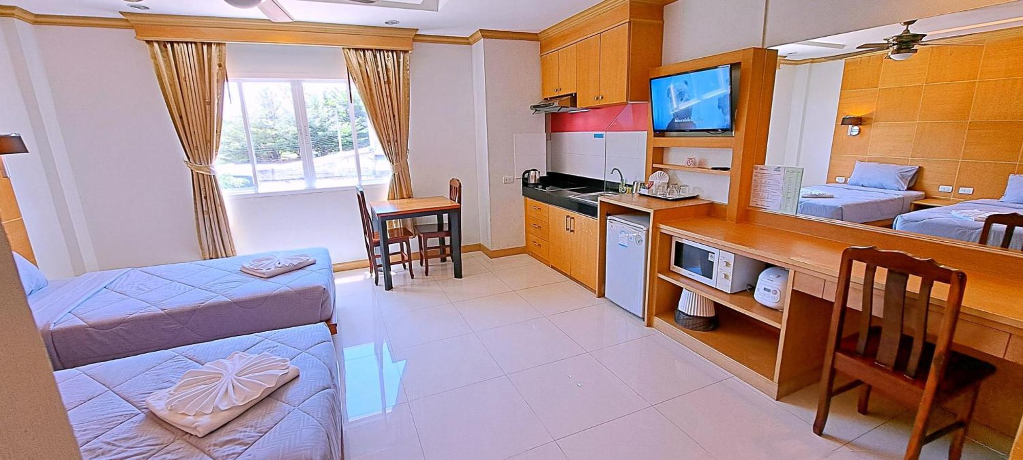 Green Harbor Hotel & Service Apartment Patong Bagian luar foto
