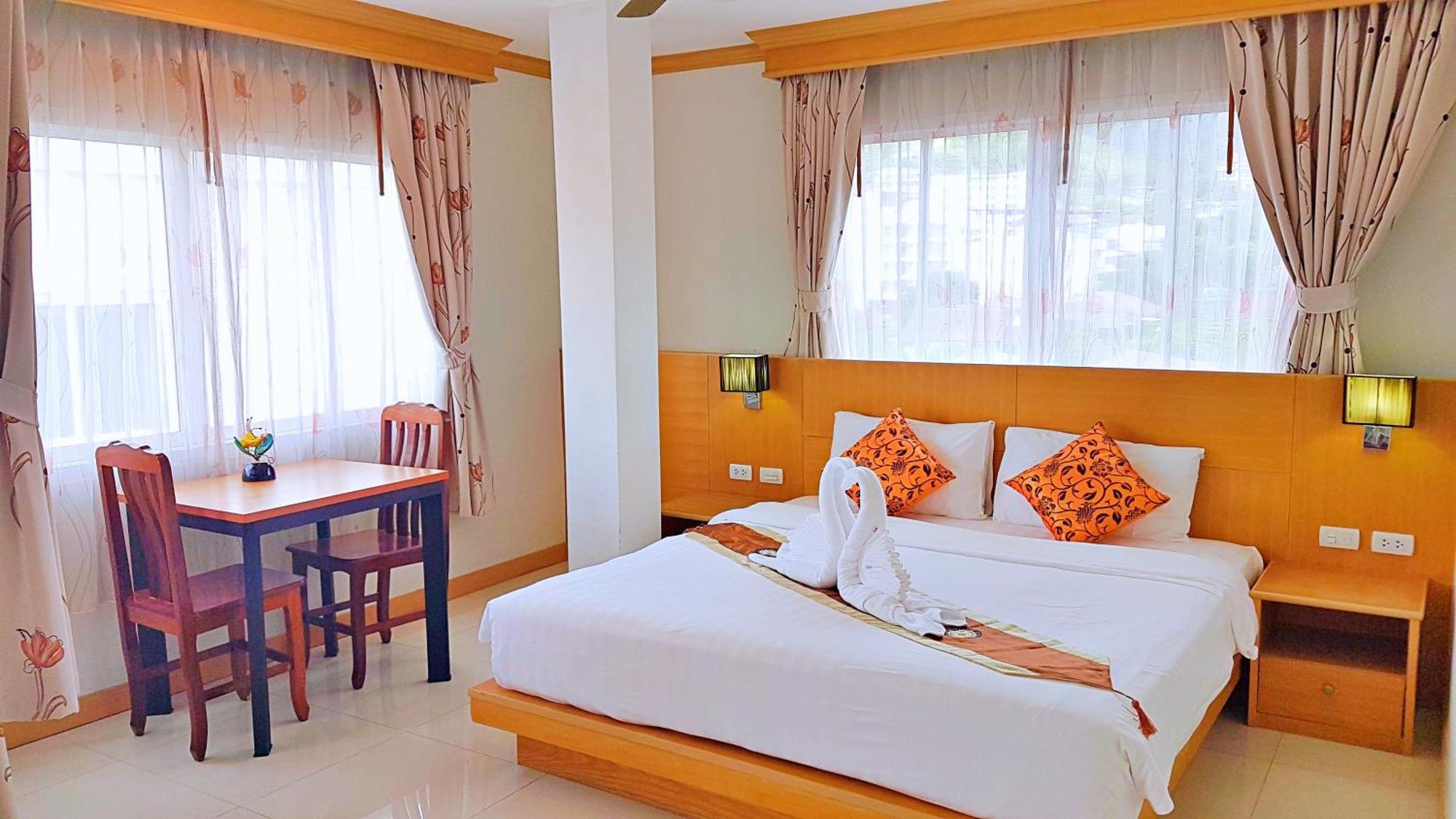 Green Harbor Hotel & Service Apartment Patong Bagian luar foto