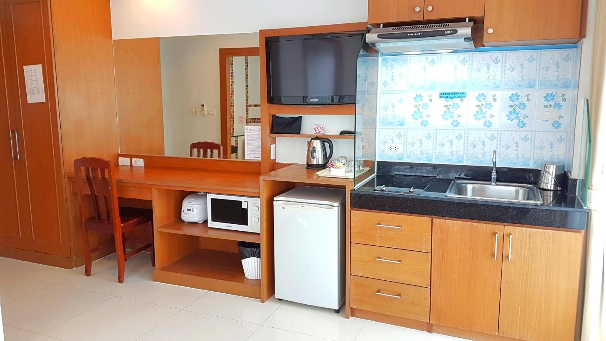 Green Harbor Hotel & Service Apartment Patong Bagian luar foto