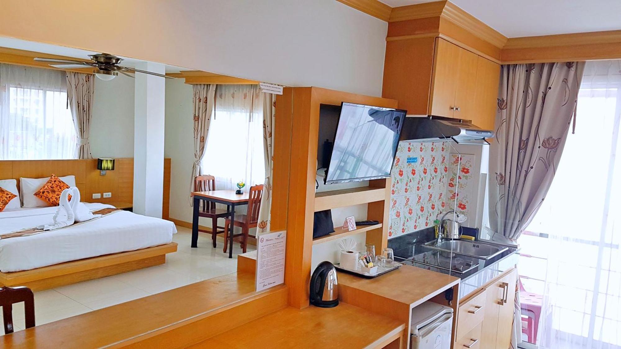 Green Harbor Hotel & Service Apartment Patong Bagian luar foto