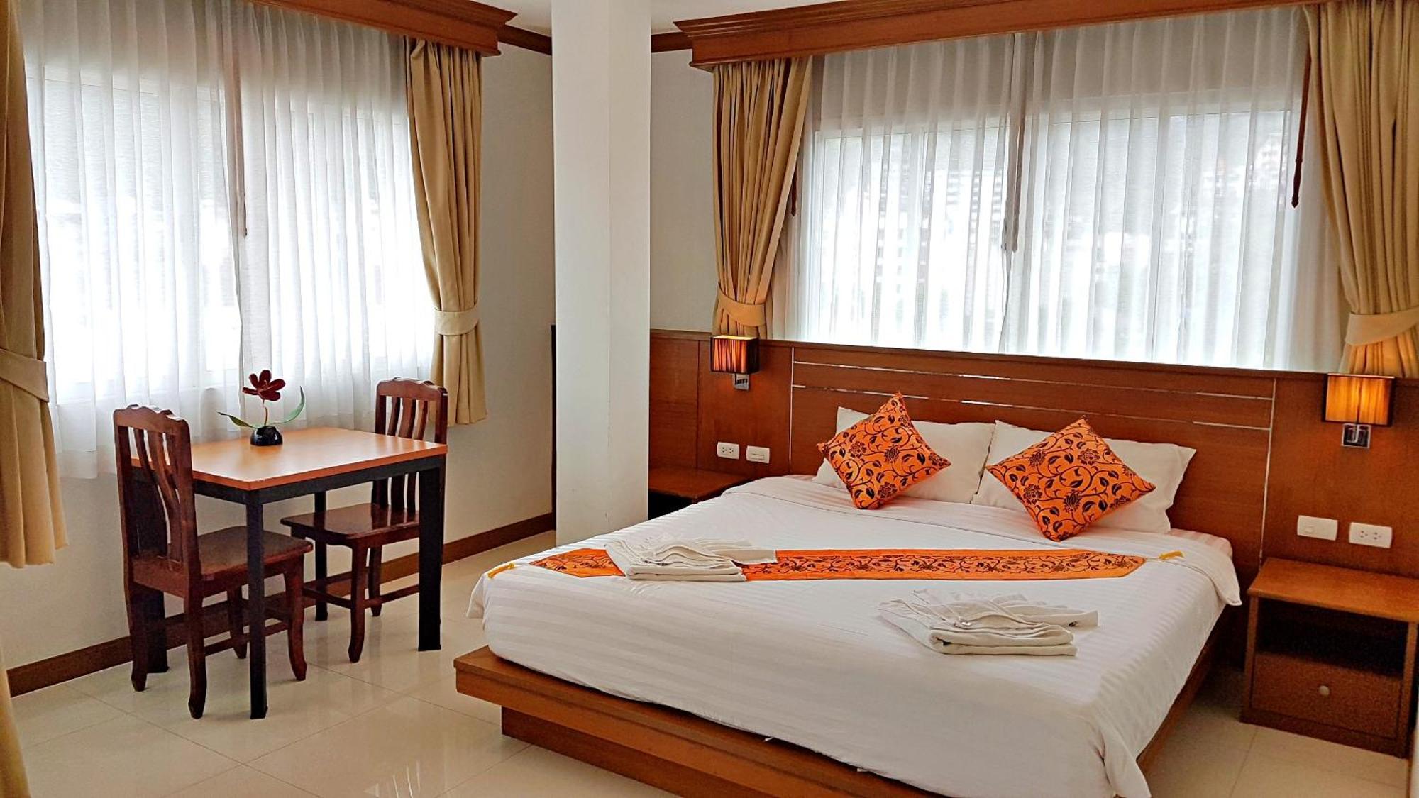 Green Harbor Hotel & Service Apartment Patong Bagian luar foto
